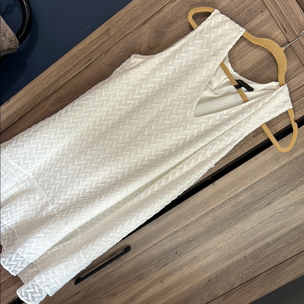 Elegant White Sleeveless Dress